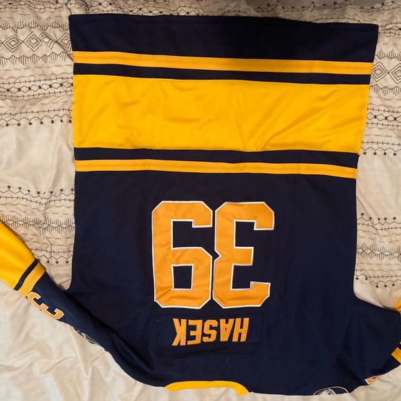 Dominic Hasek - Picture 2 of 3